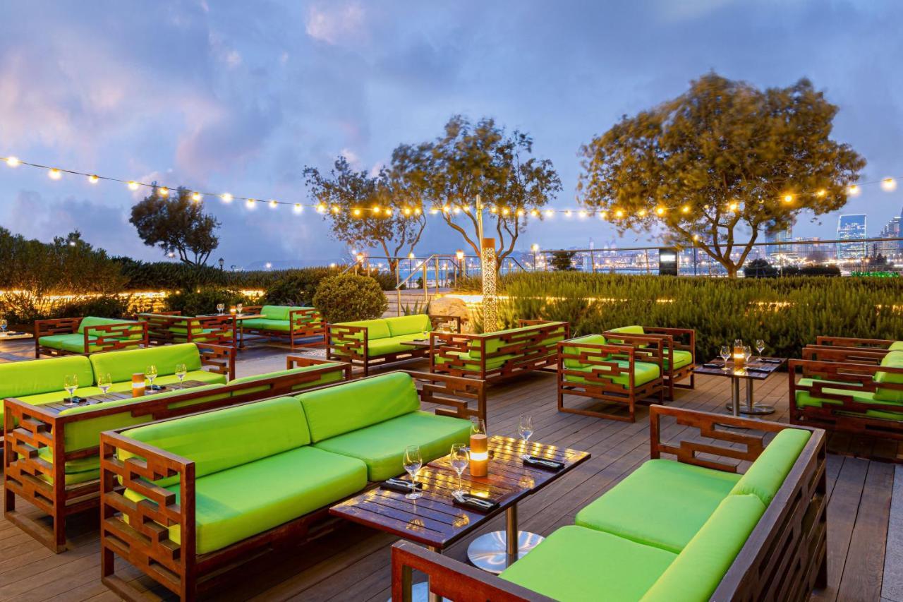 Baku Marriott Hotel Boulevard Екстериор снимка The Deck