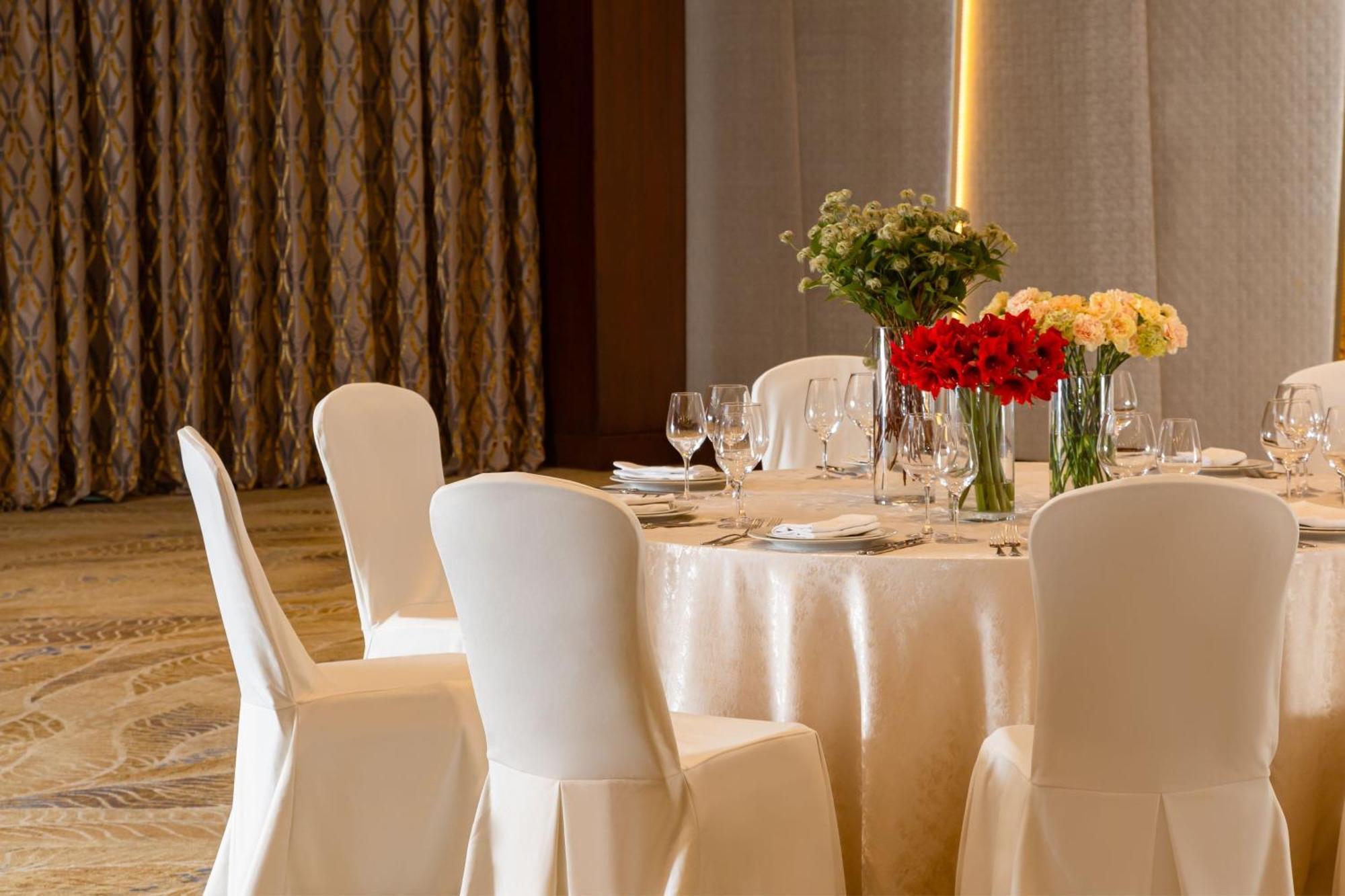 Baku Marriott Hotel Boulevard Екстериор снимка Banquet hall