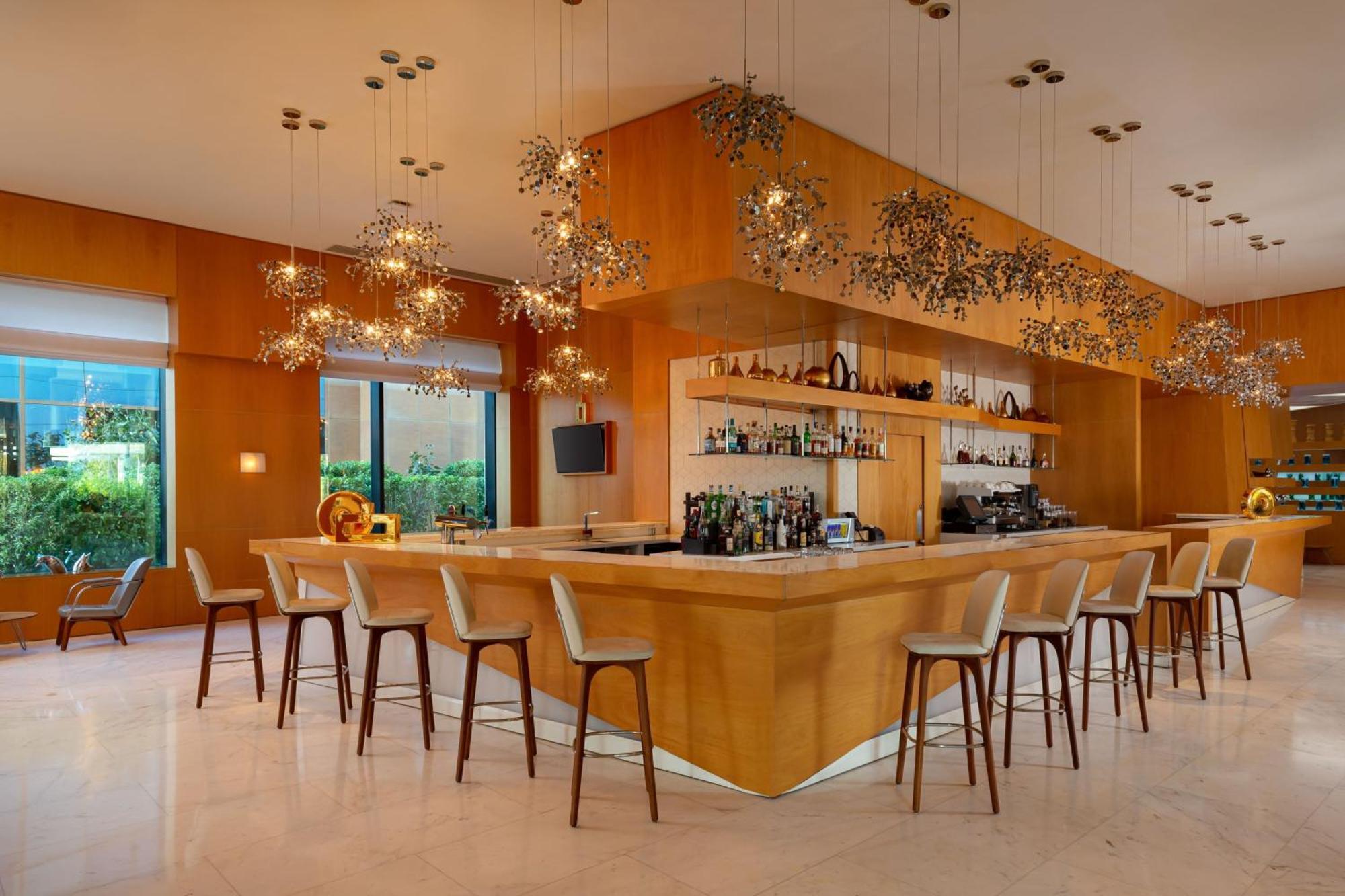 Baku Marriott Hotel Boulevard Екстериор снимка The bar at the hotel