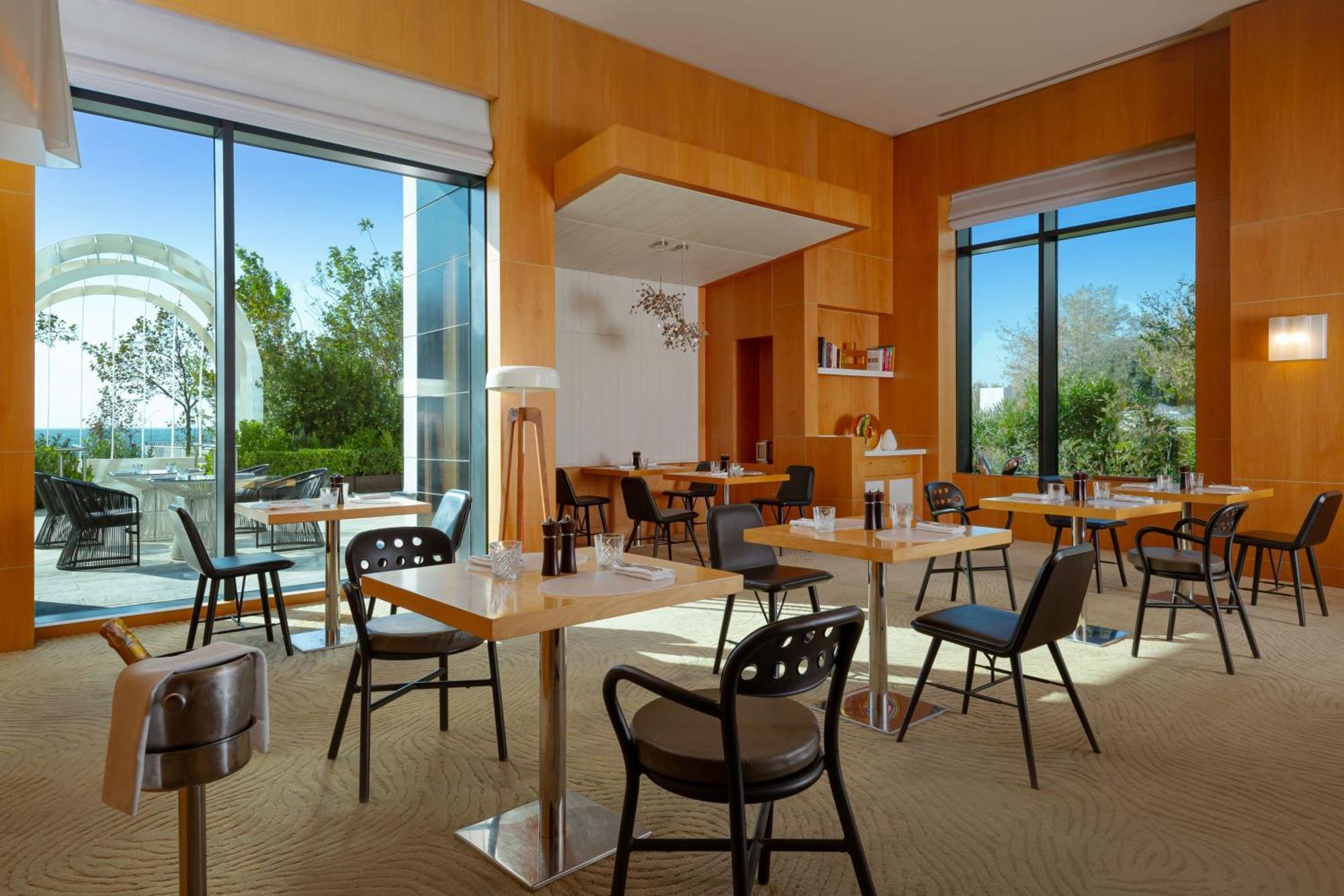Baku Marriott Hotel Boulevard Екстериор снимка The restaurant