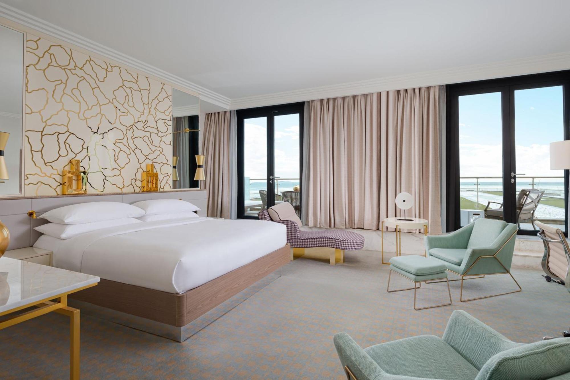 Baku Marriott Hotel Boulevard Екстериор снимка A bedroom at the hotel