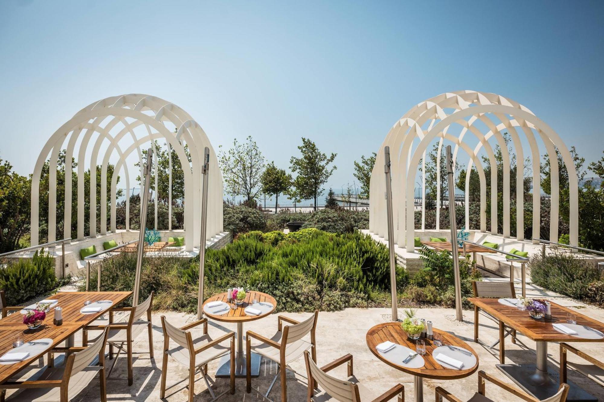 Baku Marriott Hotel Boulevard Екстериор снимка The restaurant
