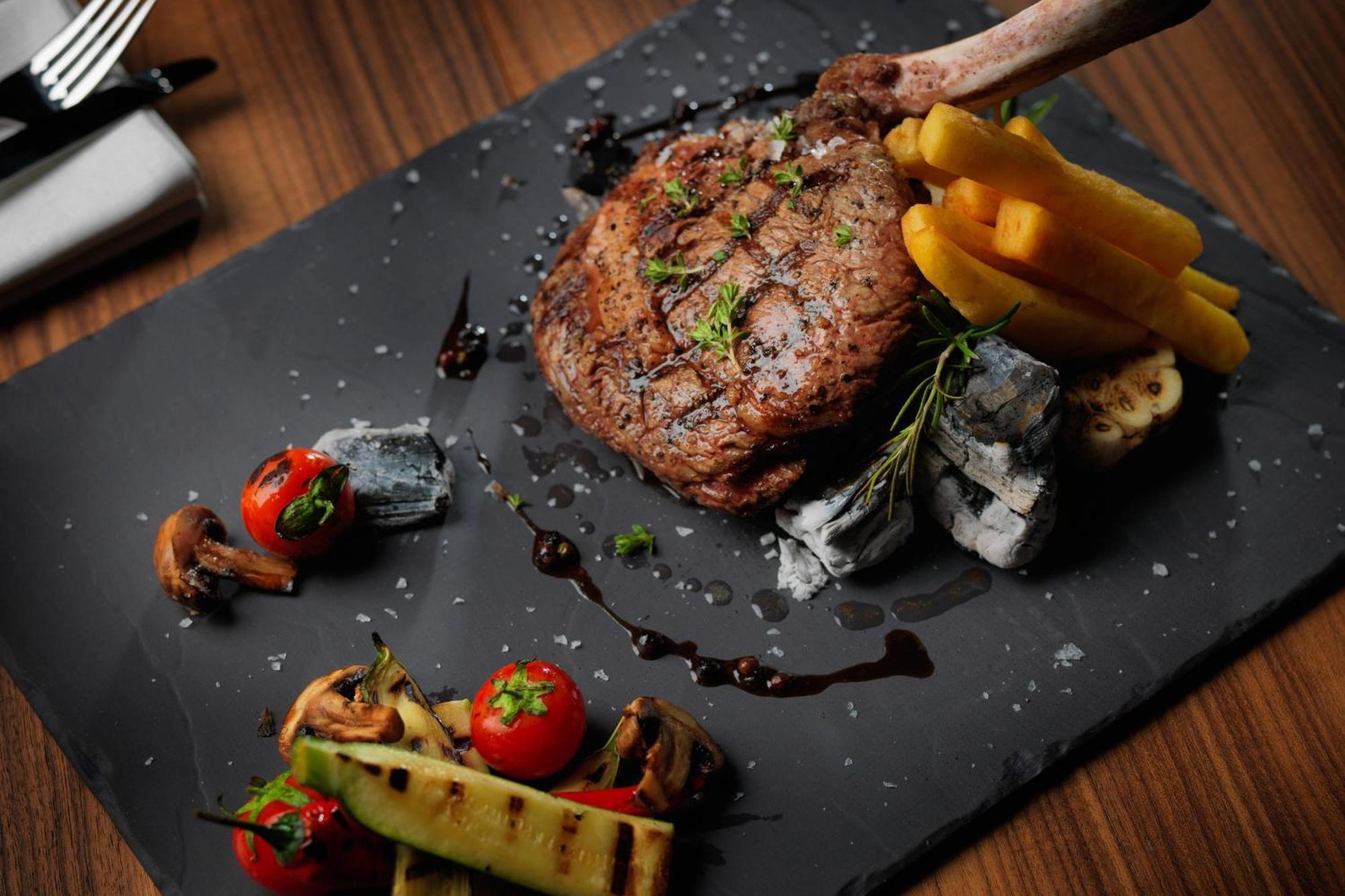 Baku Marriott Hotel Boulevard Екстериор снимка A steak prepared with a steak knife