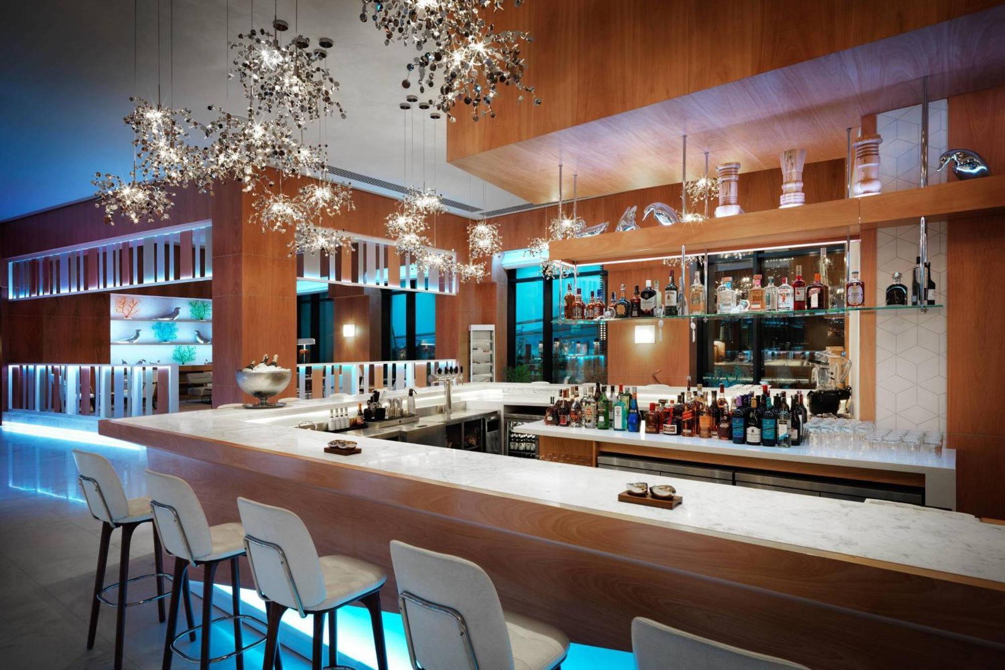 Baku Marriott Hotel Boulevard Екстериор снимка The bar at the 101 bar